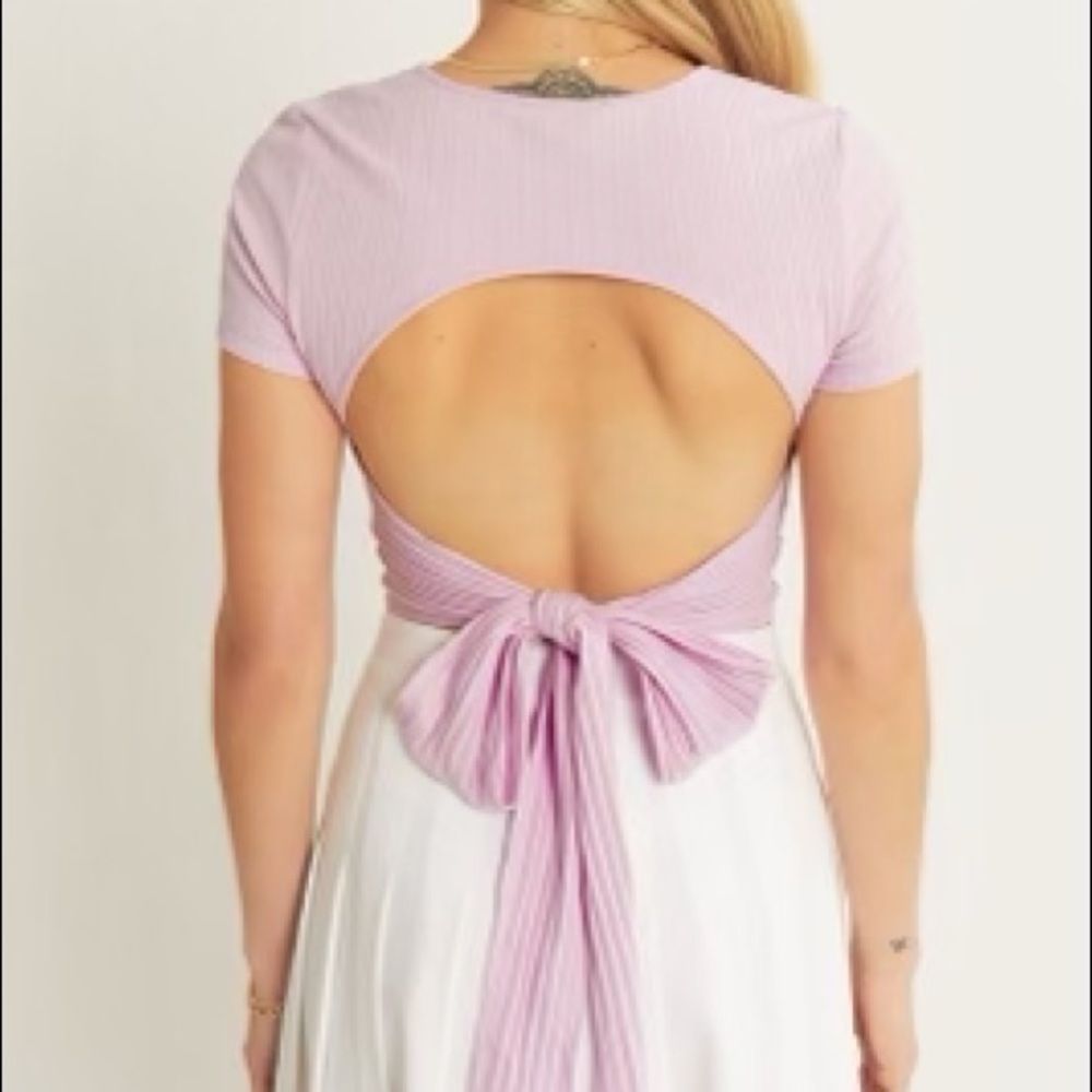 Lilac Knot Solid Short Sleeve Tie Back Crop Top